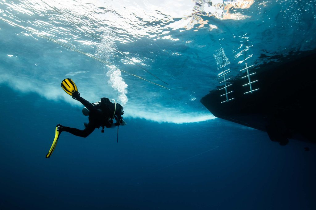 scuba-diver-under-water-swimming-to-the-diving-yac-5N6NCD6